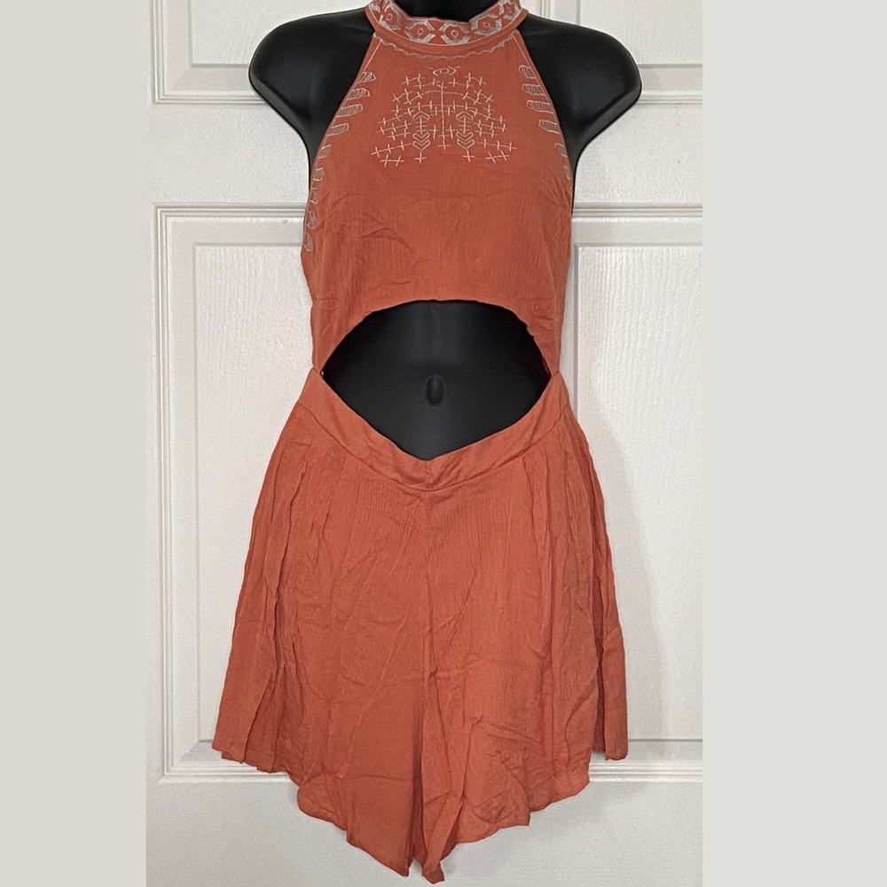 NWT🧡 Coral Crepe Halter Short Romper w/Embroidery